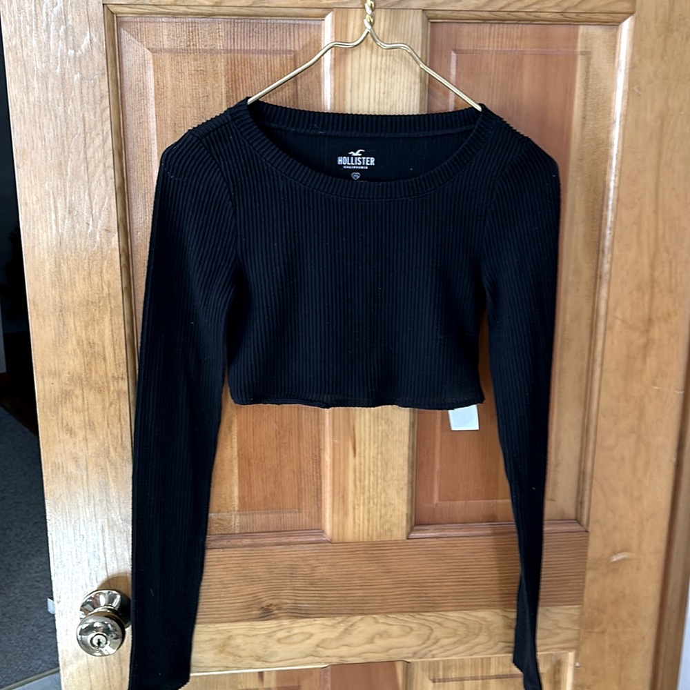 Hollister long sleeve jet black crop top.  Size XS.